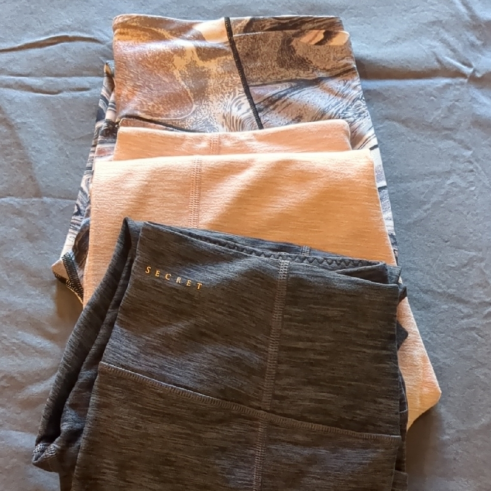 Victoria's Secret 3 pairs of leggings size 10
